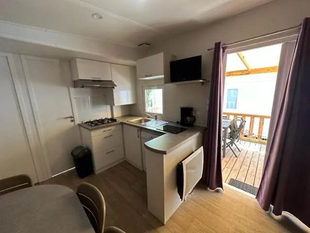 Le Clos Des Soulacaises Кемпинг