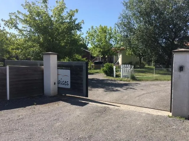 Le Clos Des Soulacaises Кемпинг